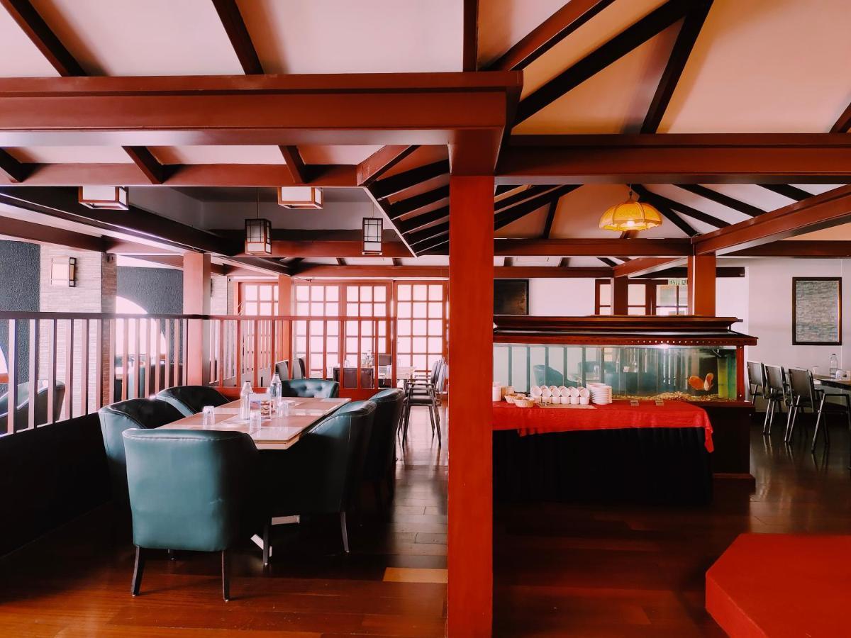 Hotel Presidency Kochi Exterior foto