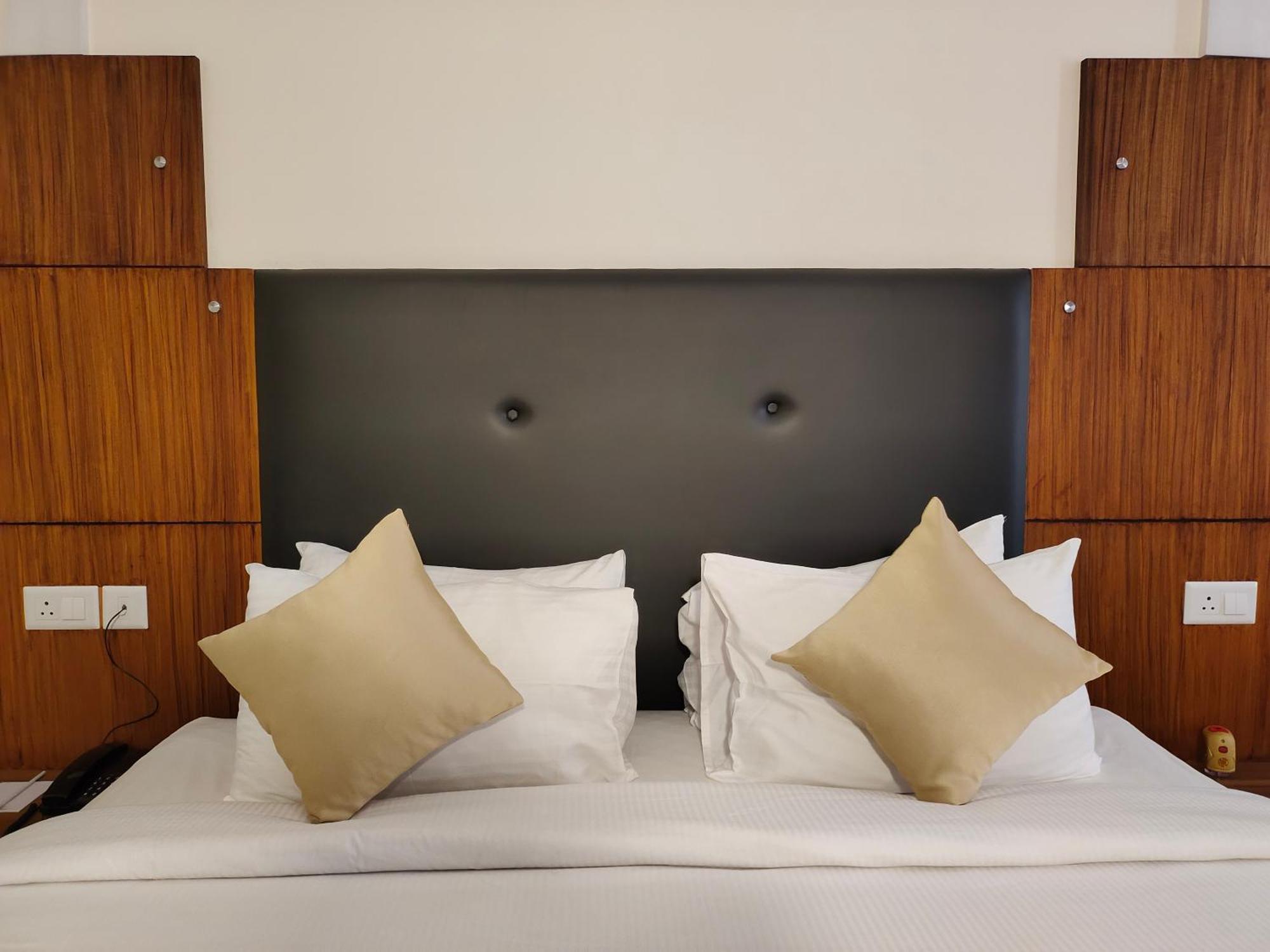Hotel Presidency Kochi Exterior foto